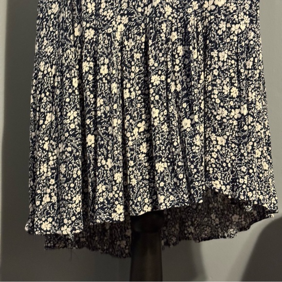 Knox Rose Floral V-Neck Dress - Picture 4 of 8